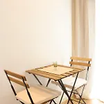 268 Letter - Charming With Balcony Apartment Lissabon