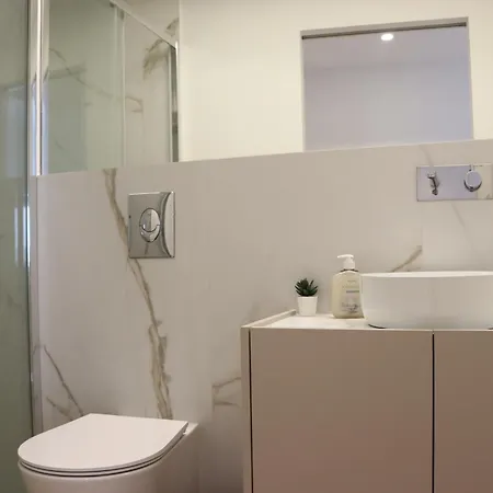 268 Letter - Charming With Balcony 리스본