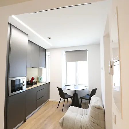 268 Letter - Charming With Balcony 아파트