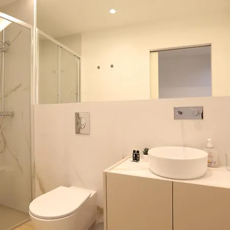 268 Letter - Charming With Balcony 아파트 *